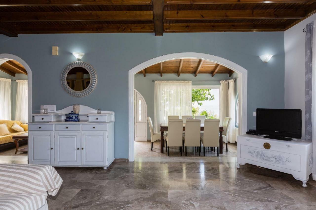 Villa Yialos *